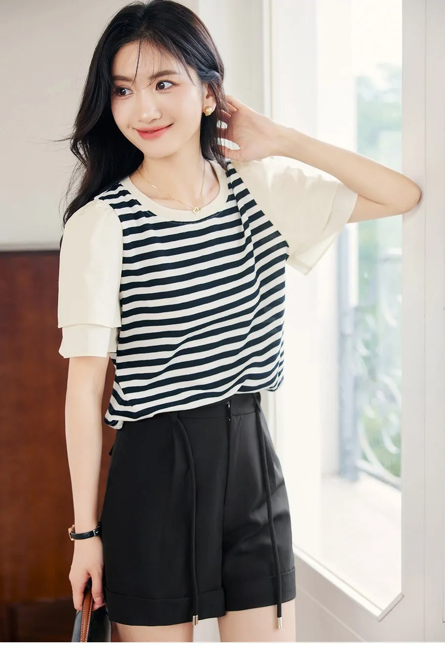 ROUND NECK STRIPED STITCHING T-SHIRT